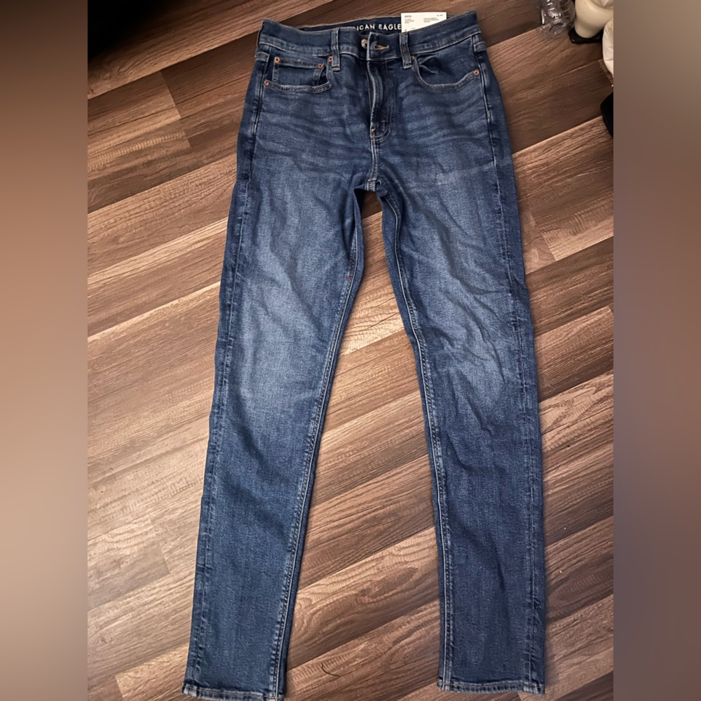 Women’s 90s style American eagle jeans